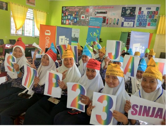 Global Learning Connection 2019 Open Hearts Open MInds di SMPN 23 Sinjai